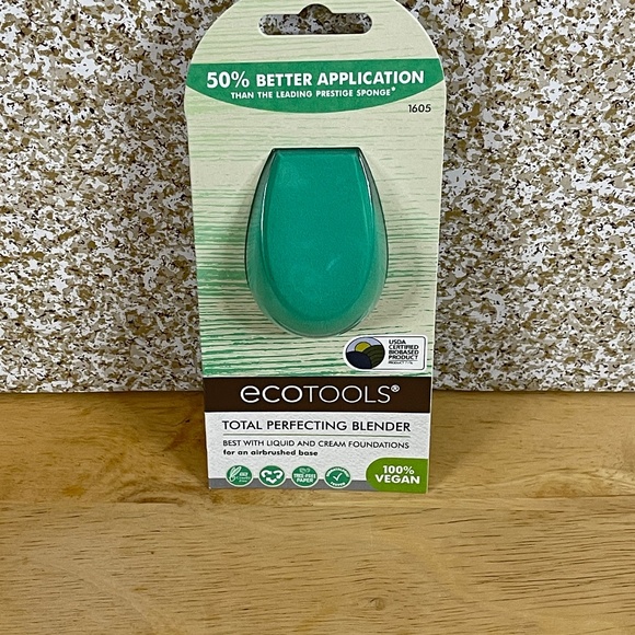 Ecotools Total Perfecting Blender Green Sponge - Picture 2 of 4